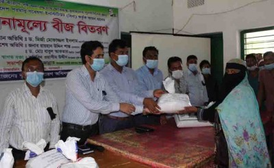 শরণখোলায় বৃষ্টিতে ক্ষতিগ্রস্থ কৃষকদের মাঝে বীজ ধান বিতরণ শরণখোলায় বৃষ্টিতে ক্ষতিগ্রস্থ কৃষকদের মাঝে বীজ ধান বিতরণ